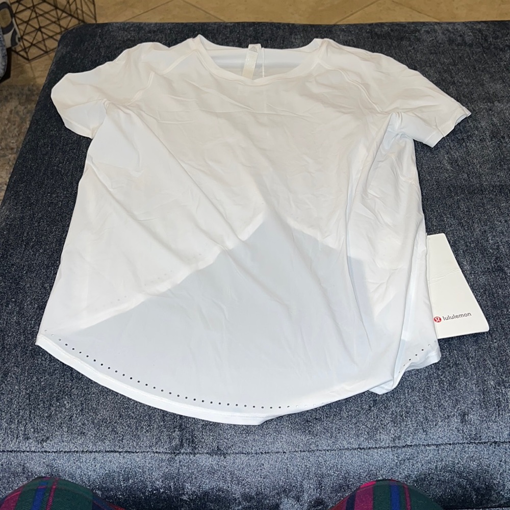 NWT brand-new white rise and run short sleeve Lululemon exercise shirt size 8
